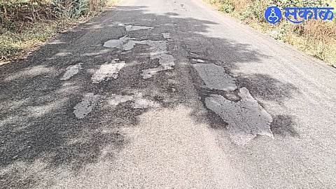 Gravel spread due to uprooting of patchwork on Jaitpur-Shirpur road.