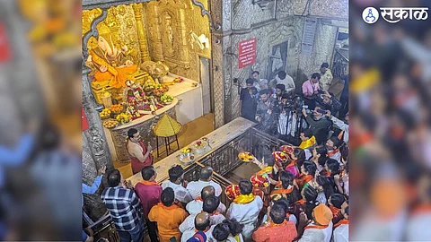 dr neelam gorhe gave 60 kg modak to shrimant dagdusheth ganpati for cm eknath shinde birthday