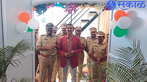 On the occasion of the inauguration of the office of Deputy Inspector General of Prisons, Upper Director General of Police and Inspector General Amitabh Gupta, Deputy Inspector General of Prisons U. T. Pawar, Nashik Road Jail Superintendent Aruna Mugutrao, Deputy Superintendent Sachin Chikane etc