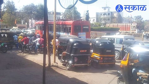 Traffic congestion caused by Mosam bridge work