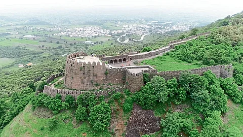 Mahur Ramgad Fort : माहूरच्या ‘रामगड’ किल्ल्याचे रूप पालटणार; १३ कोटी ८७ लाखांचा विकास आराखडा