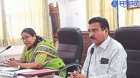 Commissioner and Administrator Amita Dagde-Patil speaking in Municipal General Assembly. Neighbor Manoj Vagh.