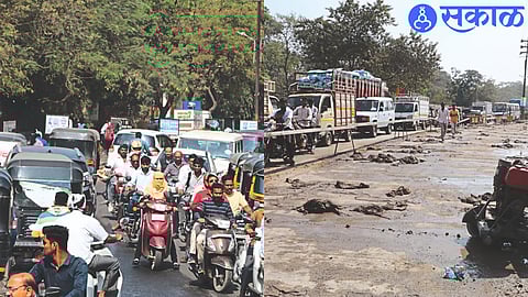 Due to the ongoing road work, the traffic jam is due to one-way traffic.