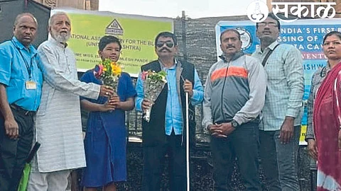 NAB Secretary Mukteshwar Munshettywar and dignitaries while felicitating Divyang Ishwari Pandey who made history by completing the distance from Dharamtar to Gateway of India in four hours.