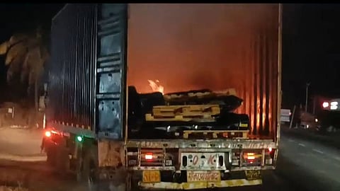 Burning Truck : पुणे नाशिक महामार्गावर बर्निंग ट्रकचा थरार; आग विझवण्यात यश