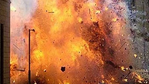 Pakistan News : निवडणूका चार दिवसांवर...पाकिस्तानात निवडणूक आयोगाच्या कार्यालयाबाहेरच स्फोट