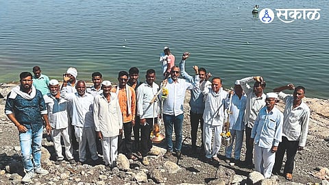 Farmers carrying water on their shoulders to pour it into Manyad Dam.
