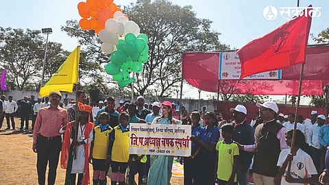 Chief Executive Officer Ashima Mittal, Education Officer Nitin Bachhao, Deputy Chief Executive Officer Ravindra Pardeshi etc. while inaugurating the district level art, sports and cultural competition under the Zilla Parishad President's Trophy Competition.