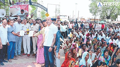 representative of 'We Bhadgaonkar' giving a statement to 'RTO' officials.