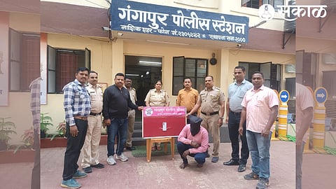A team of Gangapur police with the suspect who was arrested in the case of forced theft