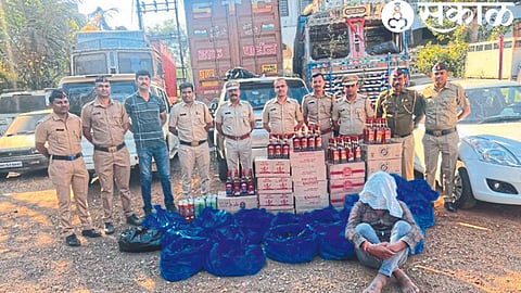 Lakhs worth of illegal liquor seized after being chased by a team of the State Excise Department. Collective Action Team.