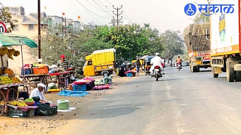 A vegetable market lining Peth Road.
