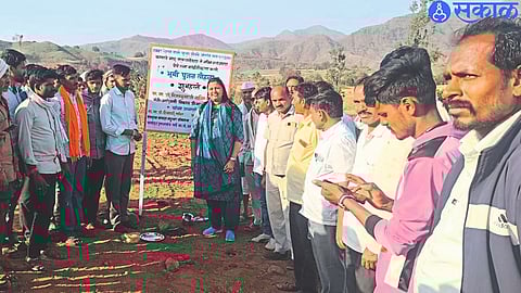 MP Dr. Heena gavit during Bhoomi Pooja for road works in Toranmal area villages