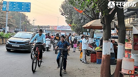 Motorists plying the narrow road due to encroachment at the main intersection