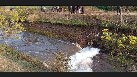 Wai News : व्याजवाडीजवळ धोम धरणाचा उजवा कालवा फुटला, लाखो लिटर पाणी वाया