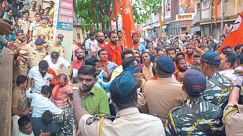 Opposition leader Ambadas Danve Met Varpe Family Kolhapur