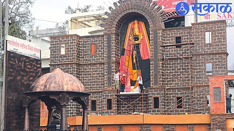 On the occasion of Shiv Jayanti, the preparations of Malegaon Stand Mitra Mandal are going on.
