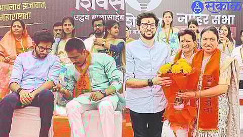 Former Deputy Mayor Kulbhushan Patil talking to Aditya Thackeray , Former Mayor Jayshree Mahajan felicitating Aaditya Thackeray