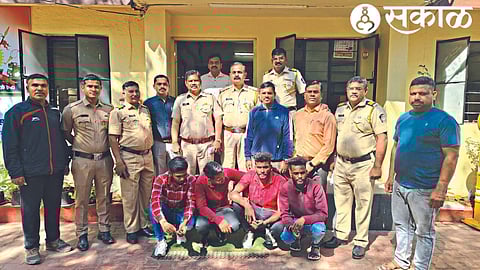 The four suspects who spread terror by vandalizing the vehicles have been nabbed, including the Gangapur police station team.