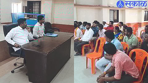 Official Prashant Bidgar guiding the vegetable vendors in the meeting