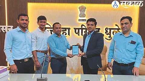 Zilla Parishad CEO Shubham Gupta launching Save Mom portal to reduce maternal, neonatal mortality.