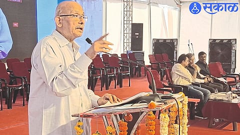 Sriram Shidhaye presenting his thoughts at the symposium of the All India Literature Conference.