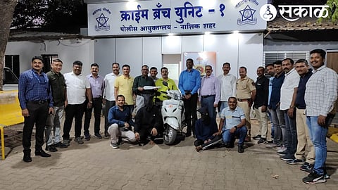 Two suspects arrested in Chetan Thamke murder case on Eklahare Road. Along with the team of Unit One of the City Crime Branch.