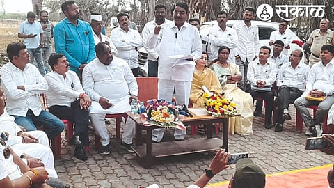MLA Dilip Bankar giving information about the new ten curved gate of Nandur Madhyameshwar (Nifad) Dam. Neighbors Rajendra Dokhale, Executive Engineer Sonal Sahane etc.