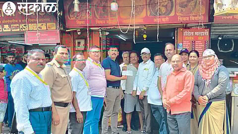 Municipal officials and employees accepting check of due amount at Manpa Gale in front of Mahalakshmi Talkies on Dindori Road.