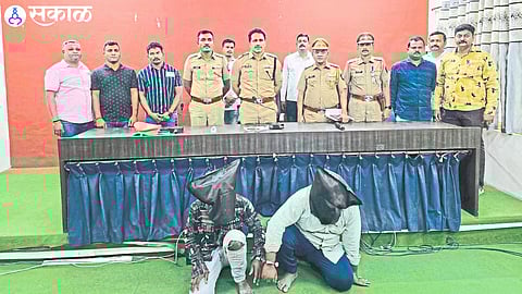 After Bhusawal, the police took action in the case of drug smuggling in Jalgaon city. Police officers including the arrested suspects.