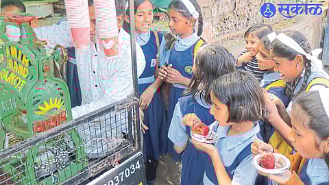 As the summer heats up, the demand for cold ice balls has increased. Girls eating ice balls.