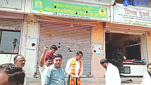 Protest by hitting the insurance company's office with 'dung'