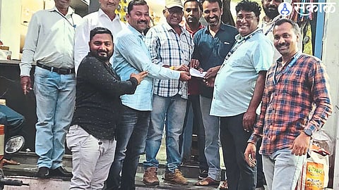 Municipal team while collecting penalty after taking action in case of plastic ban.