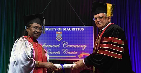 President Draupadi Murmu : मॉरिशसमध्ये राष्ट्रपतींचा सन्मान, भारताबरोबर जवळचे नाते निर्माण करण्याचे आवाहन