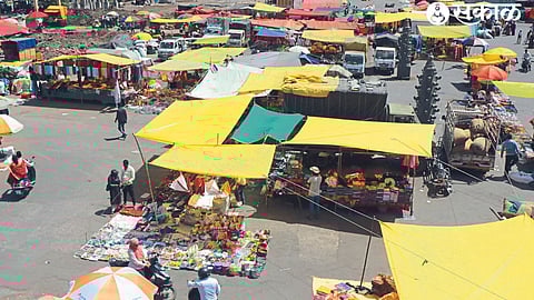 After Malegaon, the mercury in Nashik has also started to move towards forty, so all the roads in the city have become deserted after eleven in the morning.