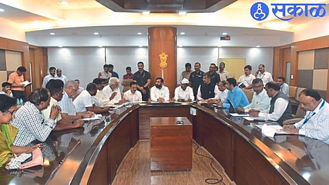On Friday, Chief Minister Eknath Shinde cleared the way with a successful discussion regarding the agitation going on by the Kisan Sabha for the last five days for the major demand that the name of the farmer should be given on the seven-twelve slopes of tribal forest land.