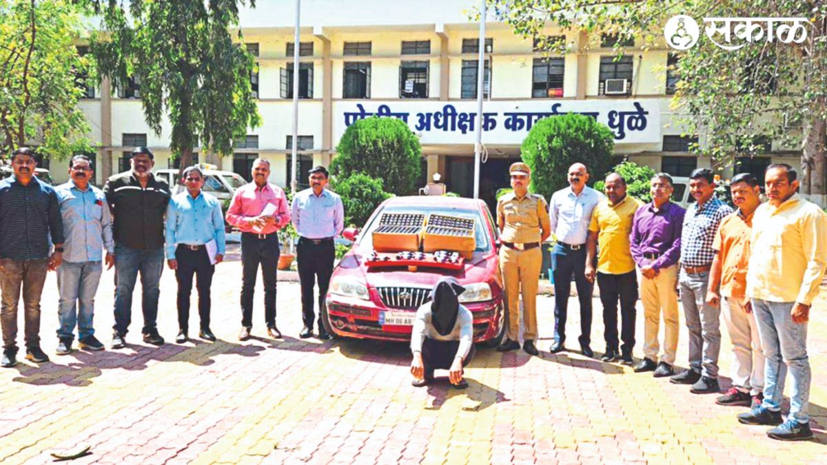 Superintendent of Police Shrikant Dhiware, Additional Superintendent of Police Kishore Kale and LCB team along with the accused and the suspect arrested in the case of sale of intoxicating drugs.