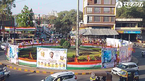 Sarada Circle Chowk decorated as Rahul Gandhi arrives in Nashik for Bharat Jodo Yatra.