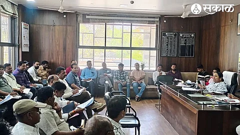 Commissioner and Administrator Amita Dagde-Patil while speaking at a meeting of officers in the Municipal Corporation in the background of the implementation of the code of conduct for the Lok Sabha elections.