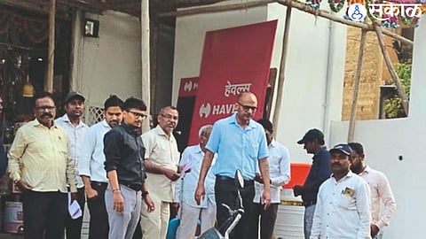 Chief Sachin Raut, Head of Office Pankaj Sooryavanshi along with officers and employees recovery team.