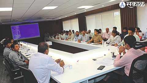 Collector Abhinav Goyal in a meeting held regarding heat stroke measures