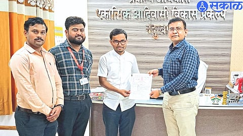 Project Officer Chandrakant Pawar and other dignitaries after signing the agreement.