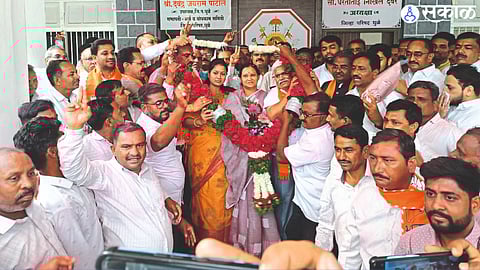 BJP members and supporters cheering after the election of Soni Kadam, Jyoti Borse as Speaker in Zilla Parishad.