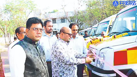 Guardian Minister Gulabrao Patil, Collector Ayush Prasad, CEO Ankit, District Surgeon Dr. Kiran Patil. While launching ambulances
