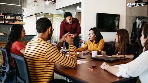 Services sector growth slows in February job placement HSBC India services survey