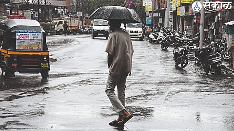 The rain in the city on Friday brought out umbrellas in the summer.