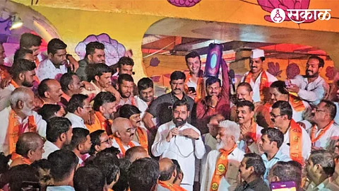 hemant Godse supporters stage show in Thane with cm shinde