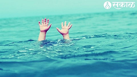 drowns