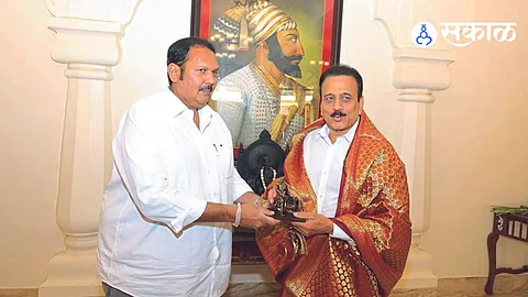 Girish Mahajan met MP Udayanraje Bhosale Jalmandir Palace Satara