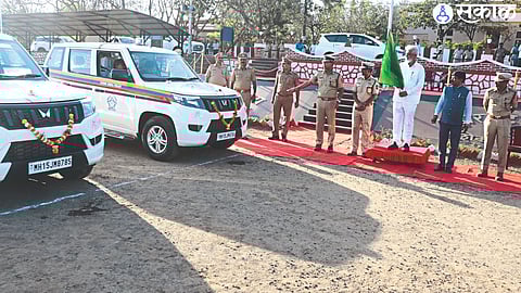 Guardian Minister Dada Bhuse while inaugurating four-wheeler vehicles that have entered the Nashik Rural Police Force and showing the green flag.